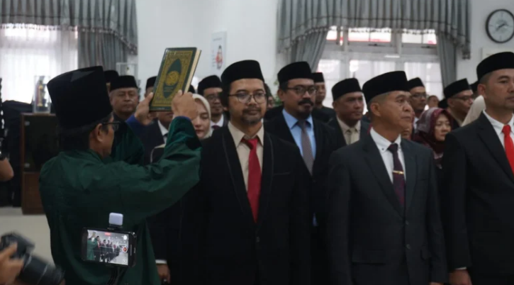 Dituntut Bekerja Sepenuh Hati, 118 Pejabat Administrator Resmi Dilantik Bupati 